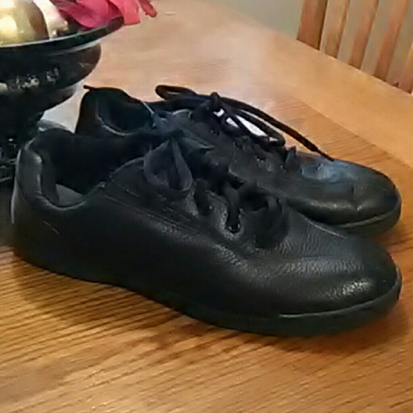 cobbie cuddlers tennis shoes